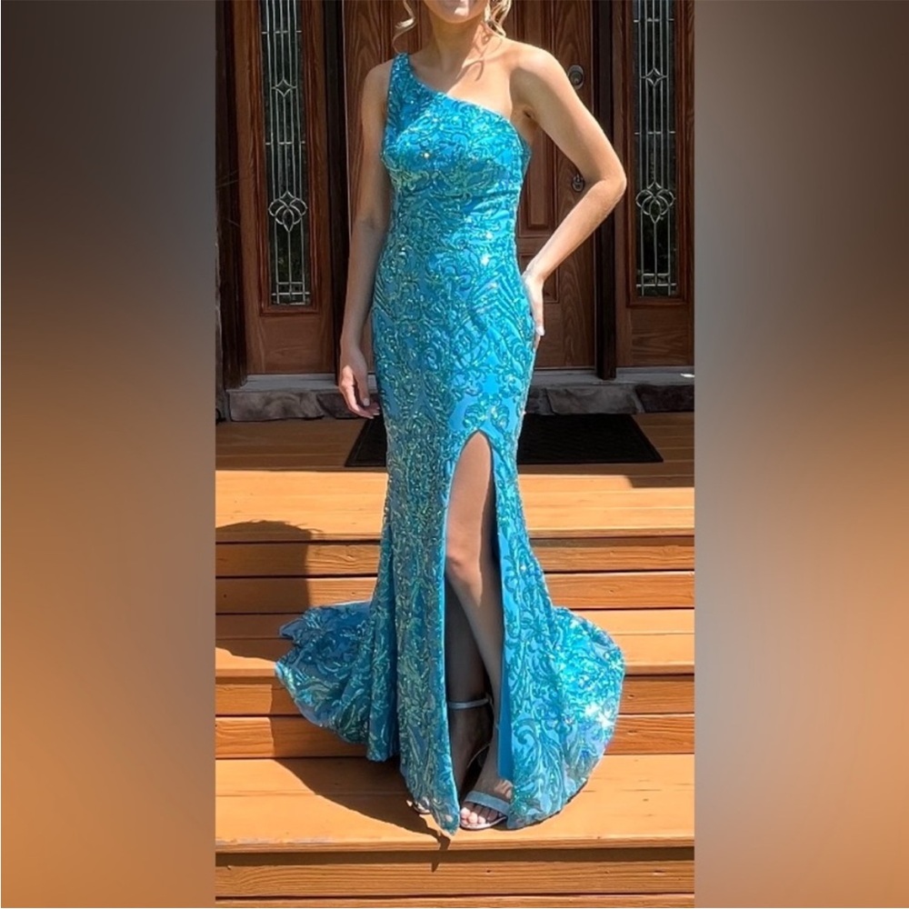 Prom Dress! 👗 - Picture 1 of 4
